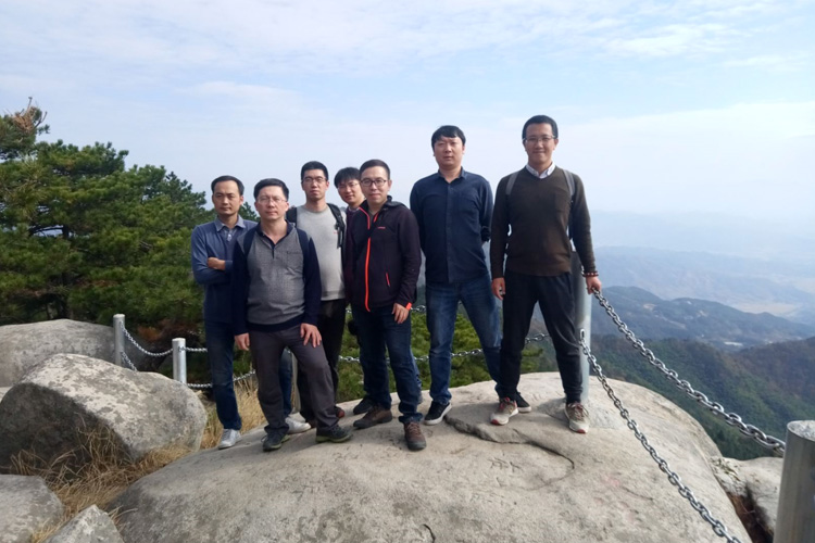 7人-三角山-武钢集团 副本.JPG
